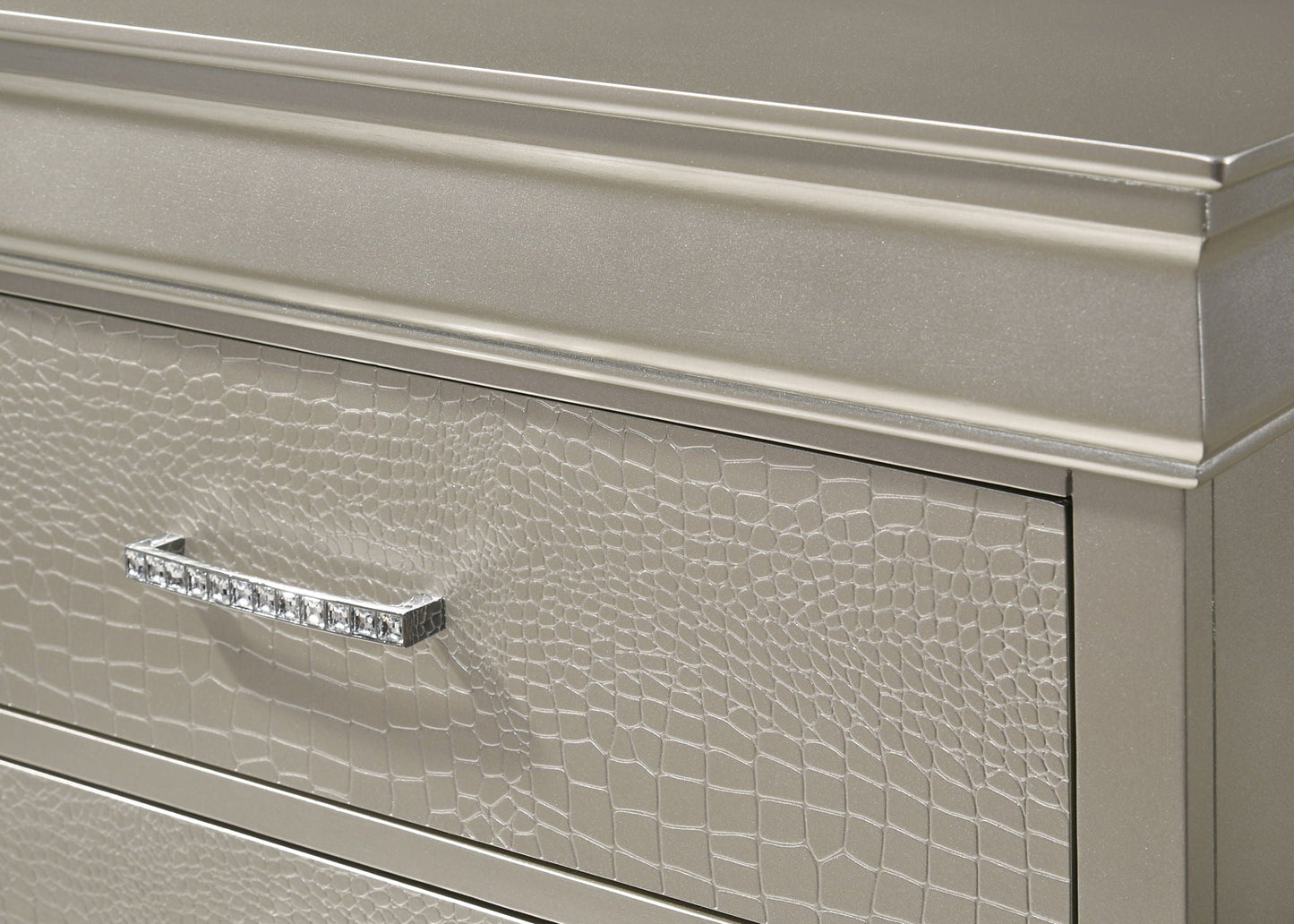 Amalia - Accent Chest Crown Mark