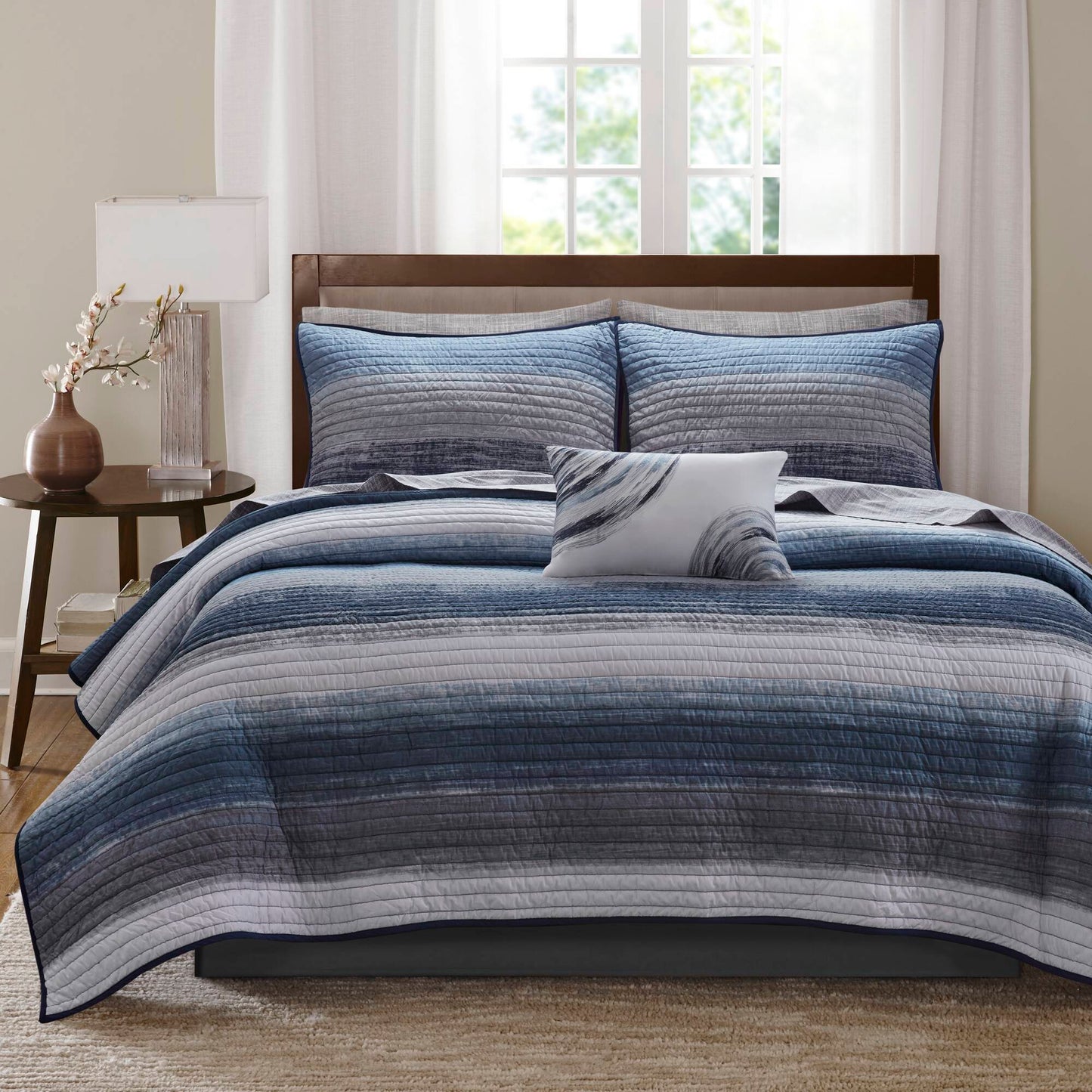 Saben - King 8 Piece Quilt Set With Bed Sheets - Navy Madison Park Essentials
