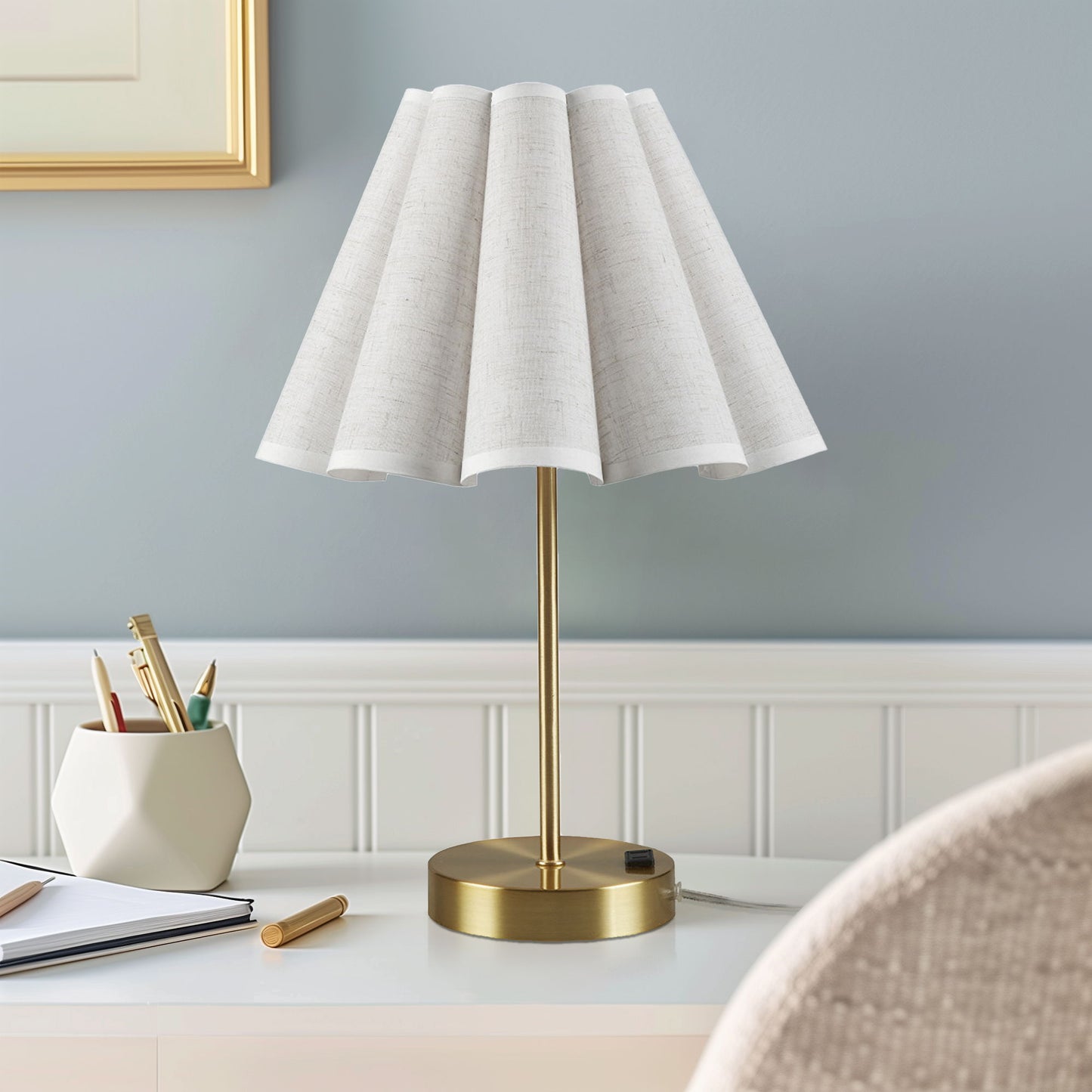 Chique - Tap-Control And Dimmable Accent Table Lamp With Power Outlet - Gold 510 Design