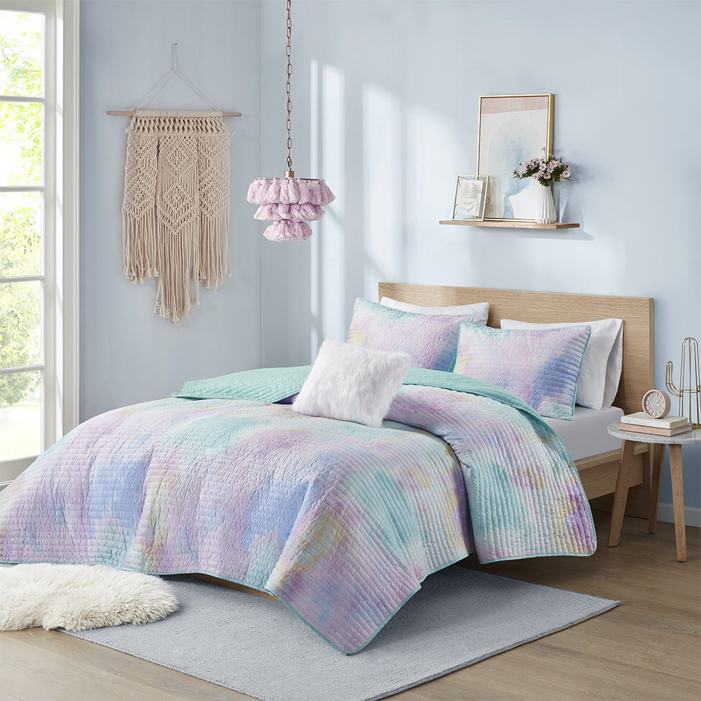 Cassiopeia - Watercolor Tie Dye Printed Quilt Set With Throw Pillow - Light Blue Intelligent Design