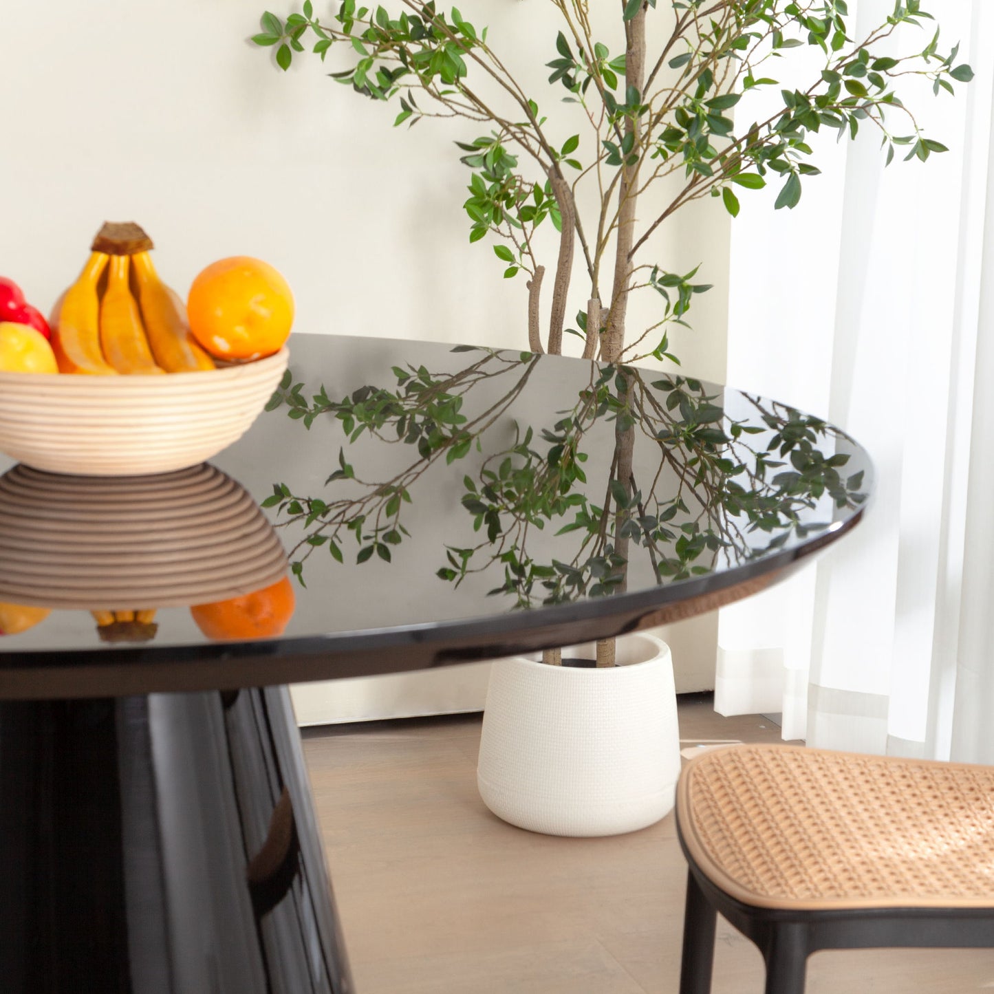 Modern High Gloss Minimalist Round Dining Table - Black Home Essentials