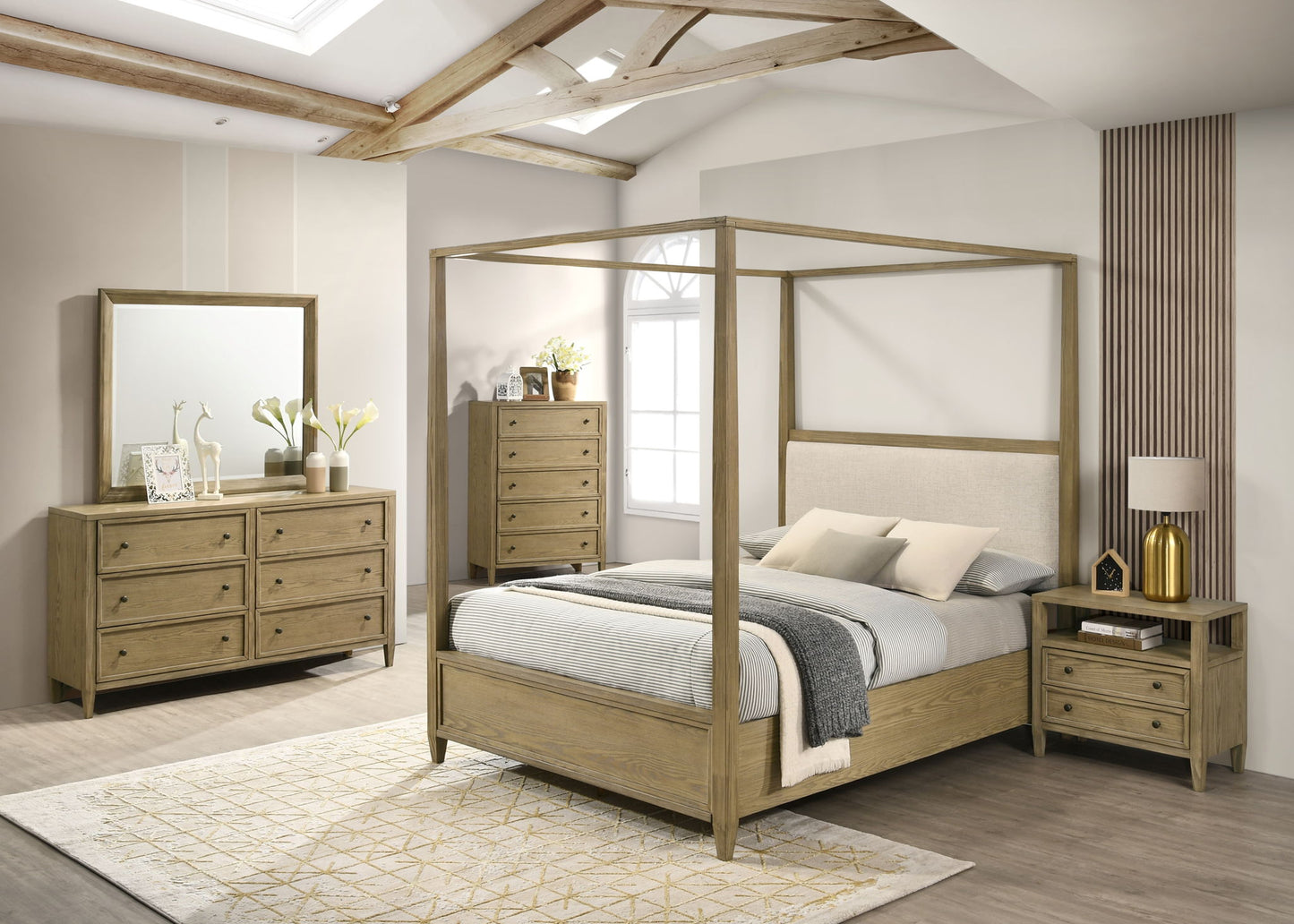 Sienna - Canopy Bed Crown Mark