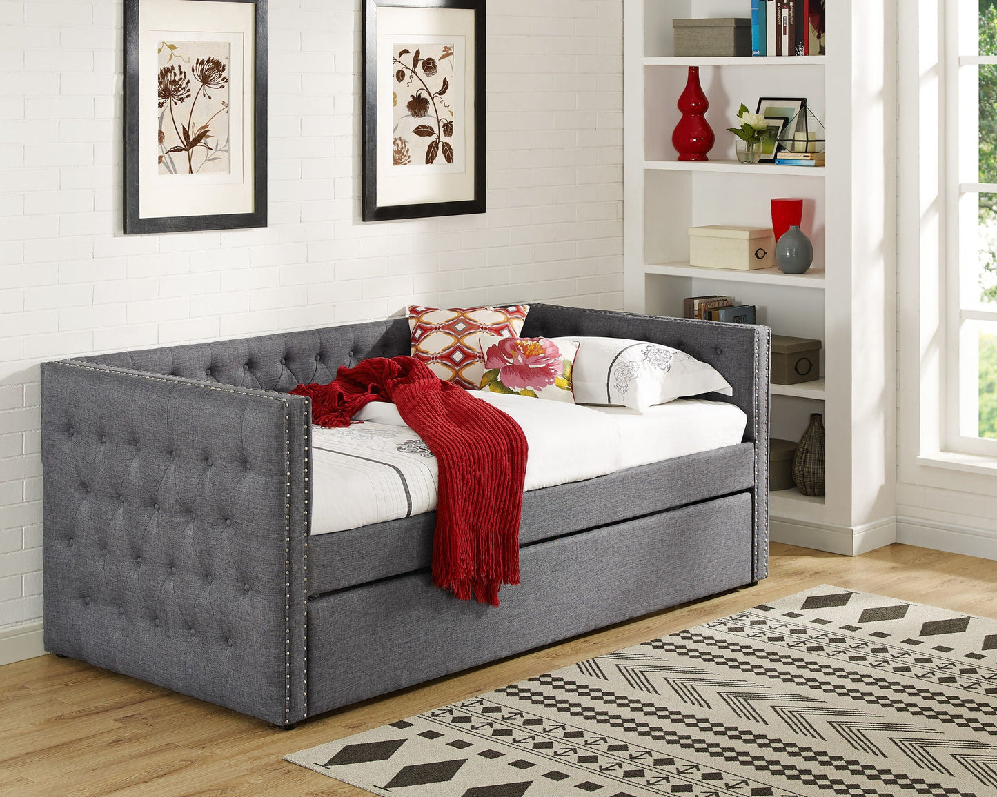 Trina - Daybed Crown Mark