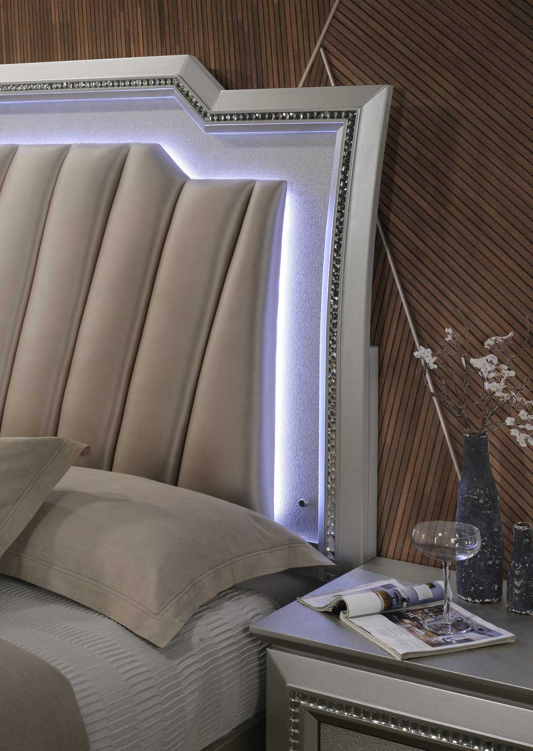 Kaitlyn - Bed With LED & Storage Acme