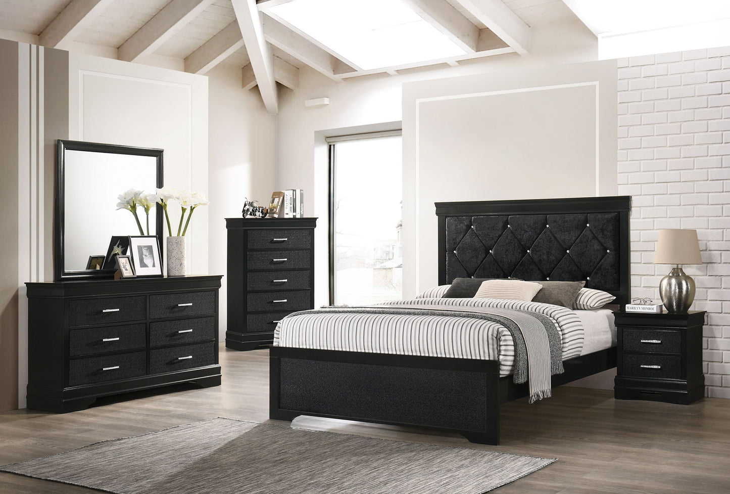 Amalia - Accent Chest Crown Mark