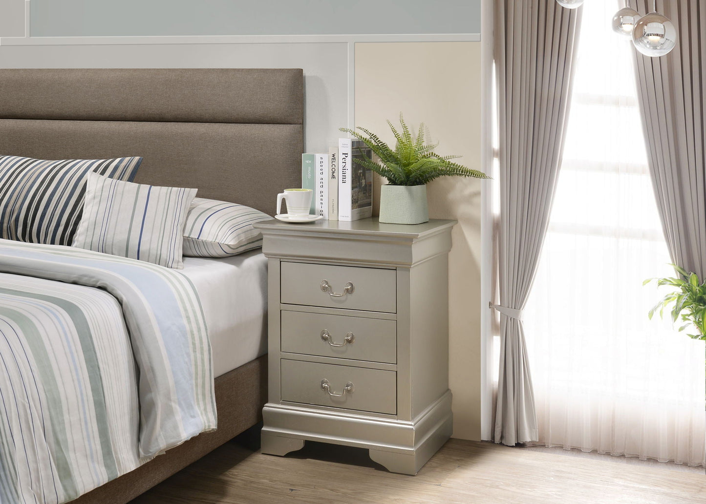 Louis Phillipe - Nightstand - Wood - Snoozhouse