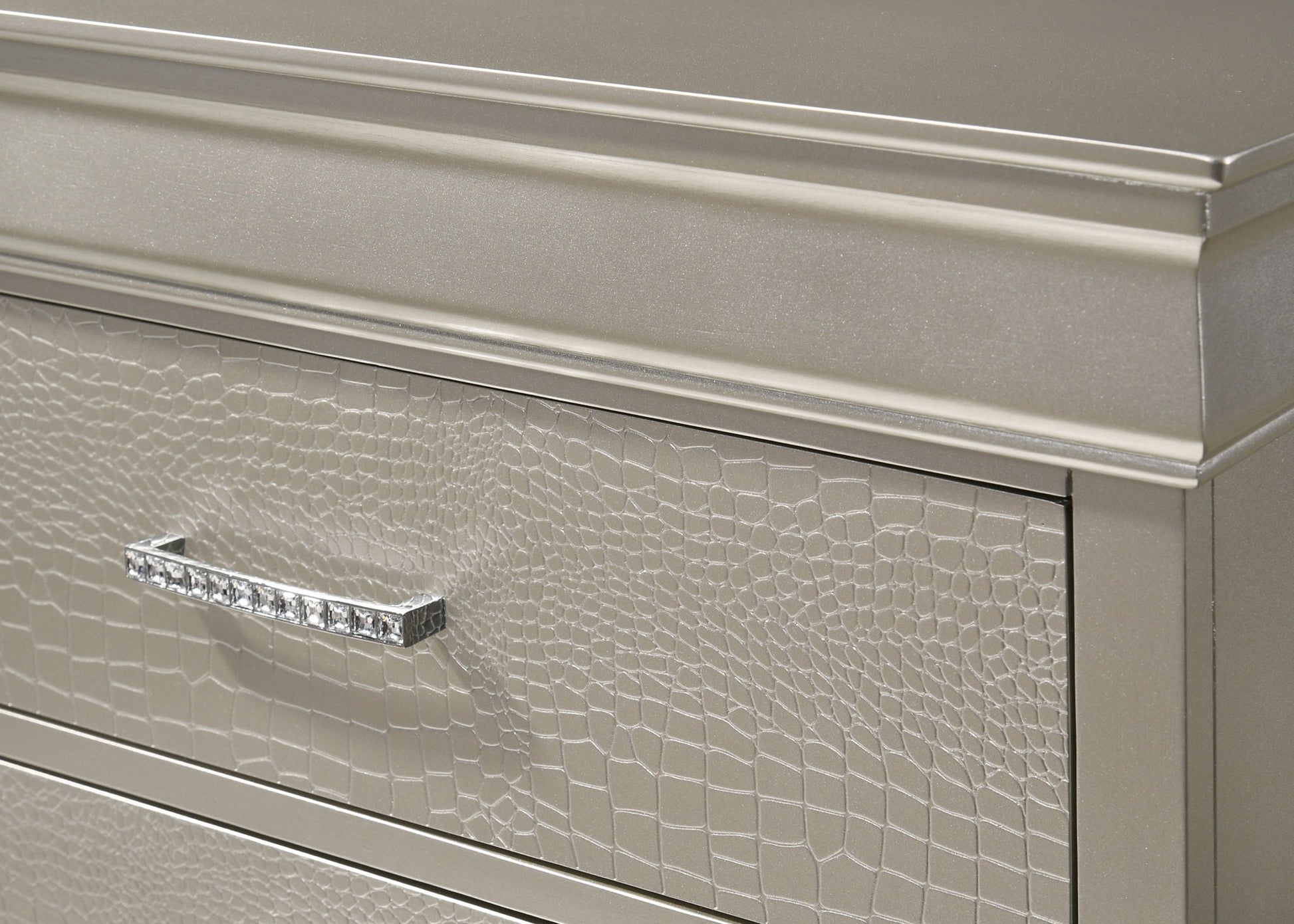 Amalia - Accent Chest Crown Mark