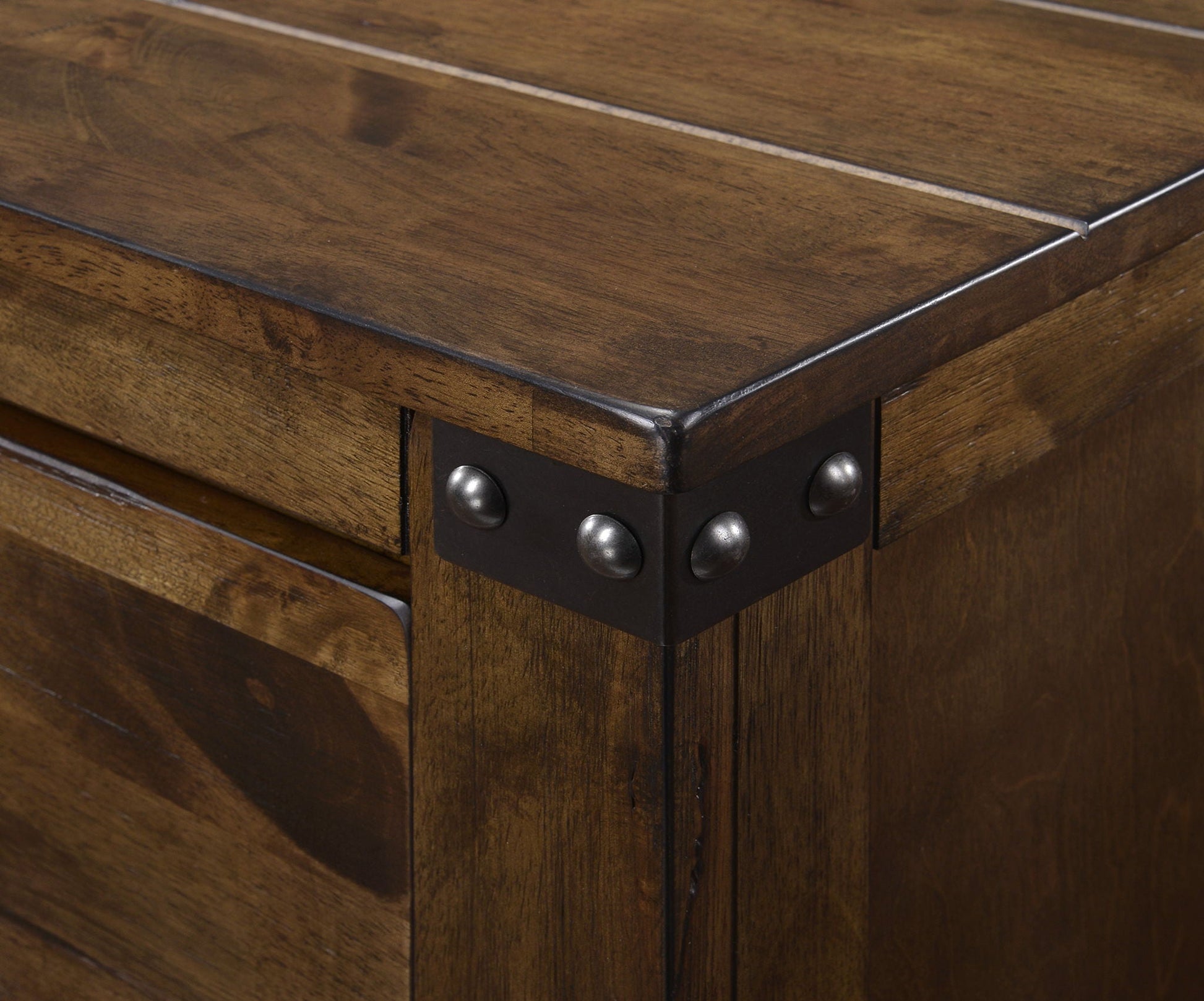 Curtis - Chest - Dark Oak Crown Mark