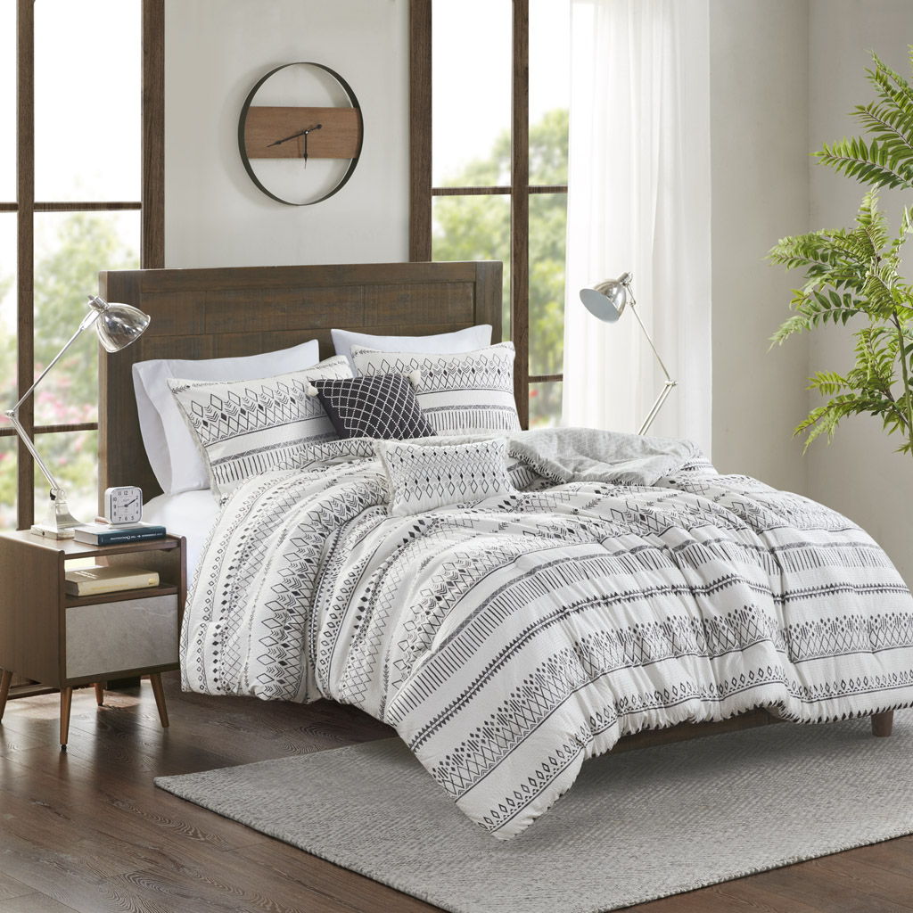 Fraser - 5 Piece Full/Queen Printed Comforter Set With Throw Pillows - Ivory/Black Madison Park