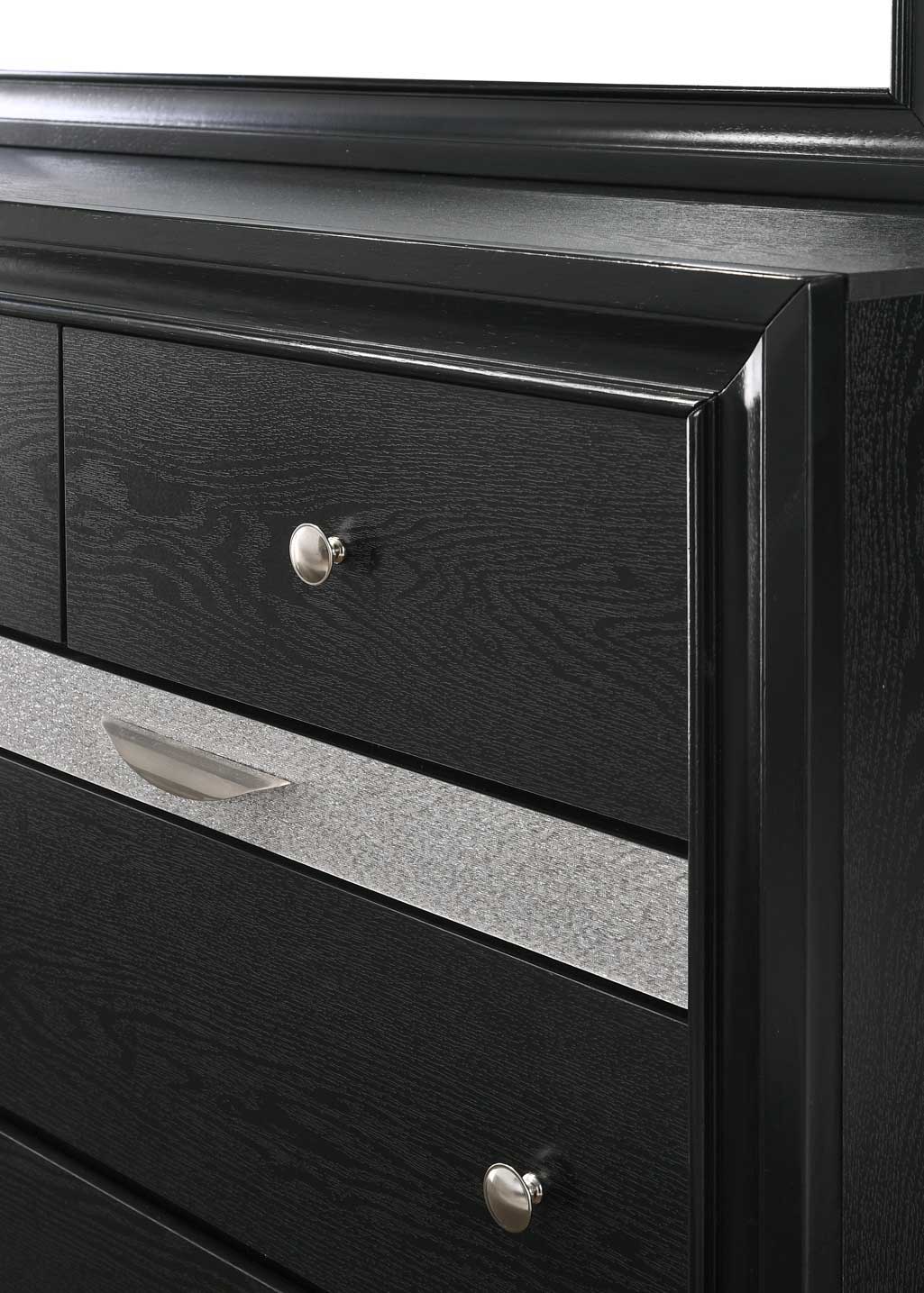 Regata - Accent Chest Crown Mark
