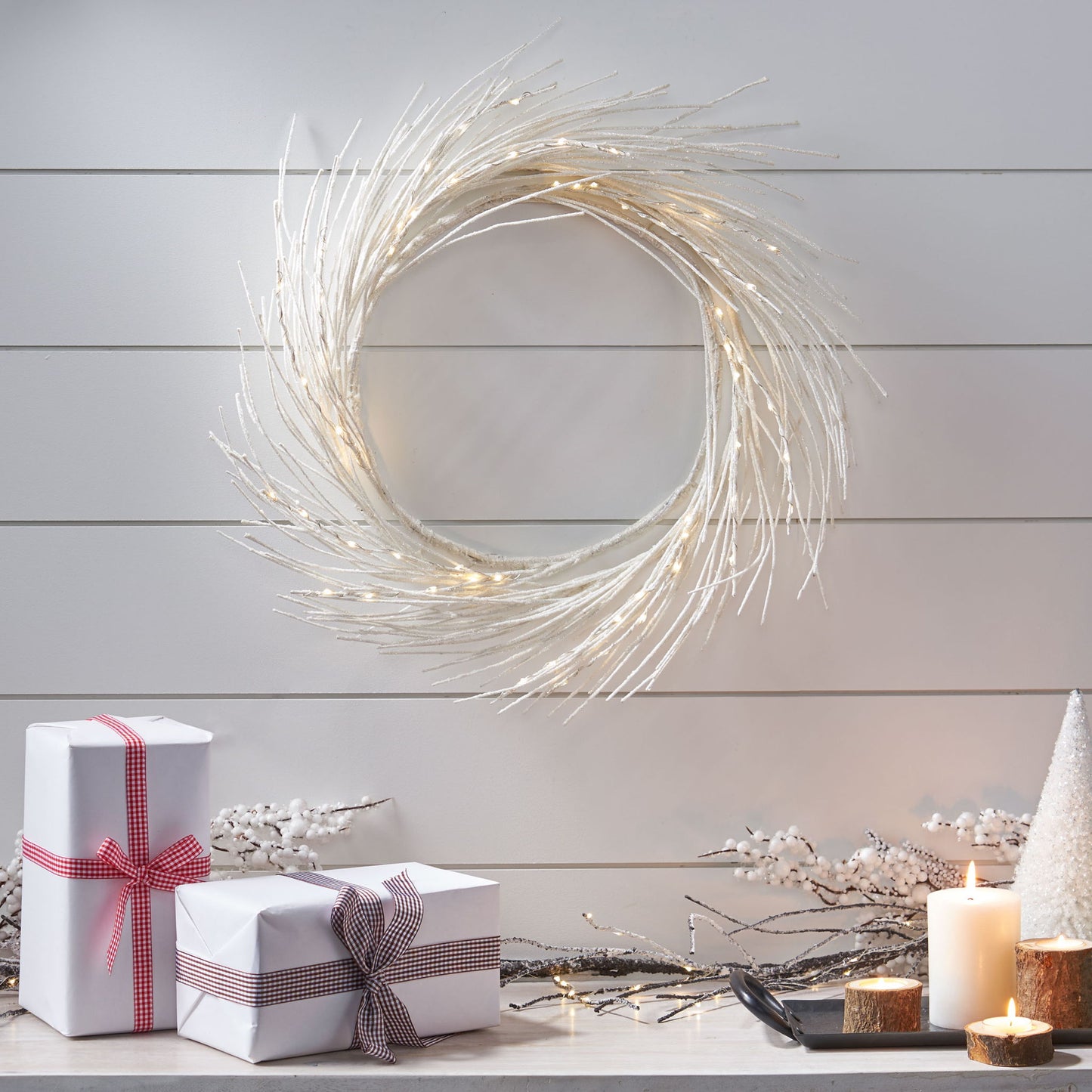 Paper Wreath With LED - White Noble House