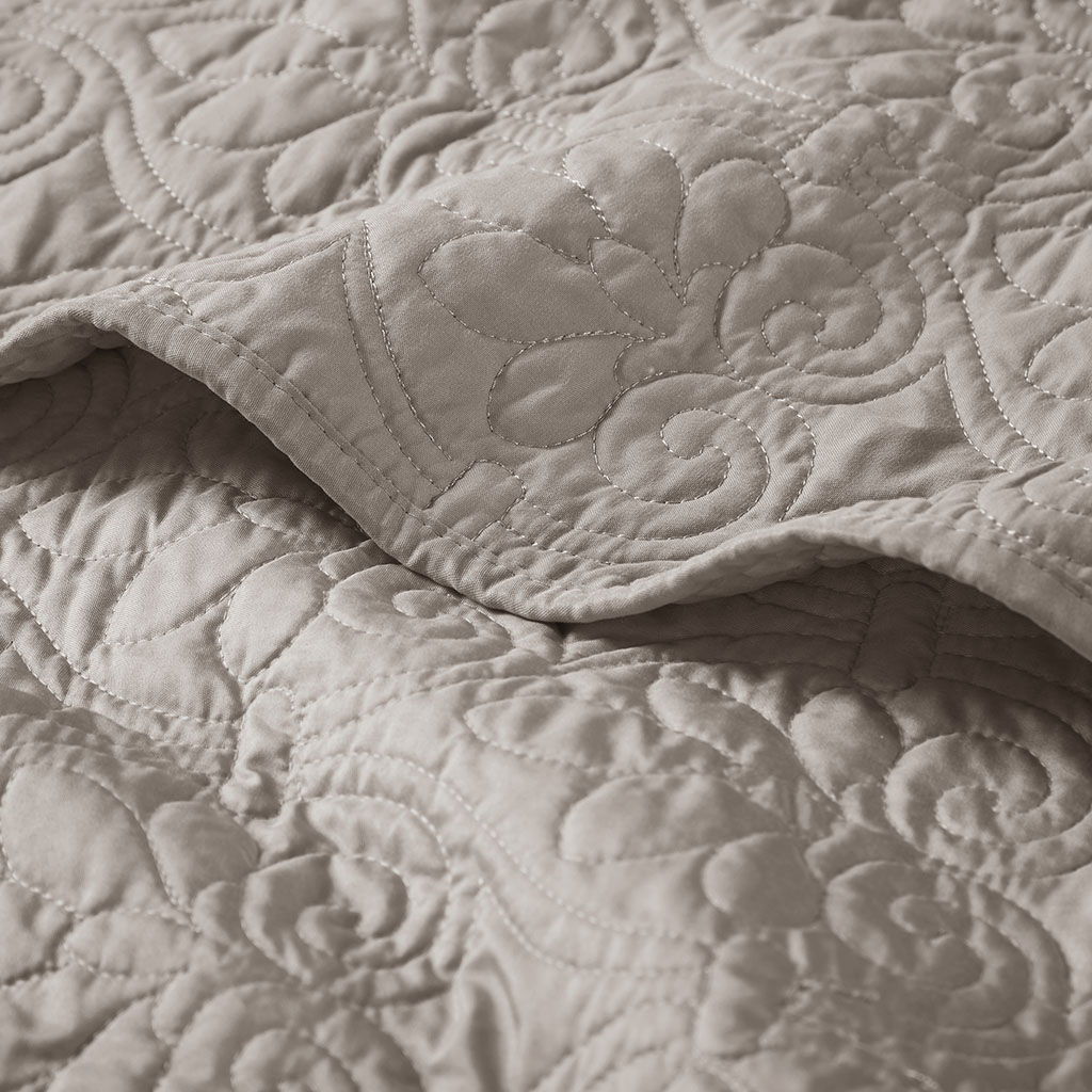 Quebec - Oversized Quilted Throw - Khaki