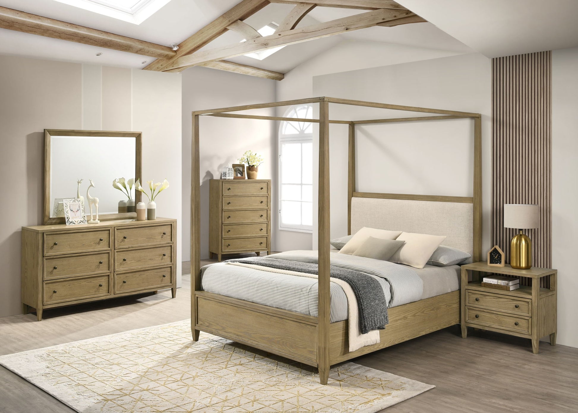 Sienna - Canopy Bed Crown Mark