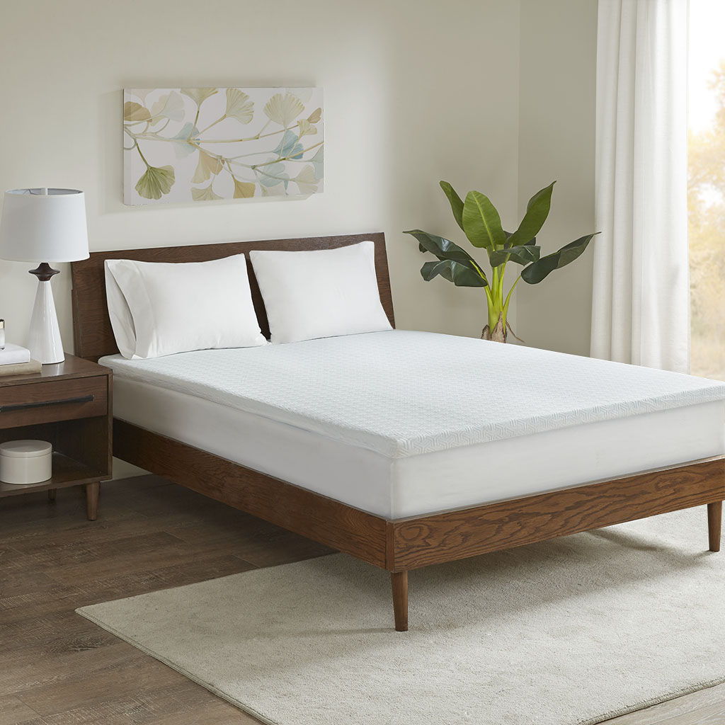 Queen Gel Memory Foam Mattress Topper - White