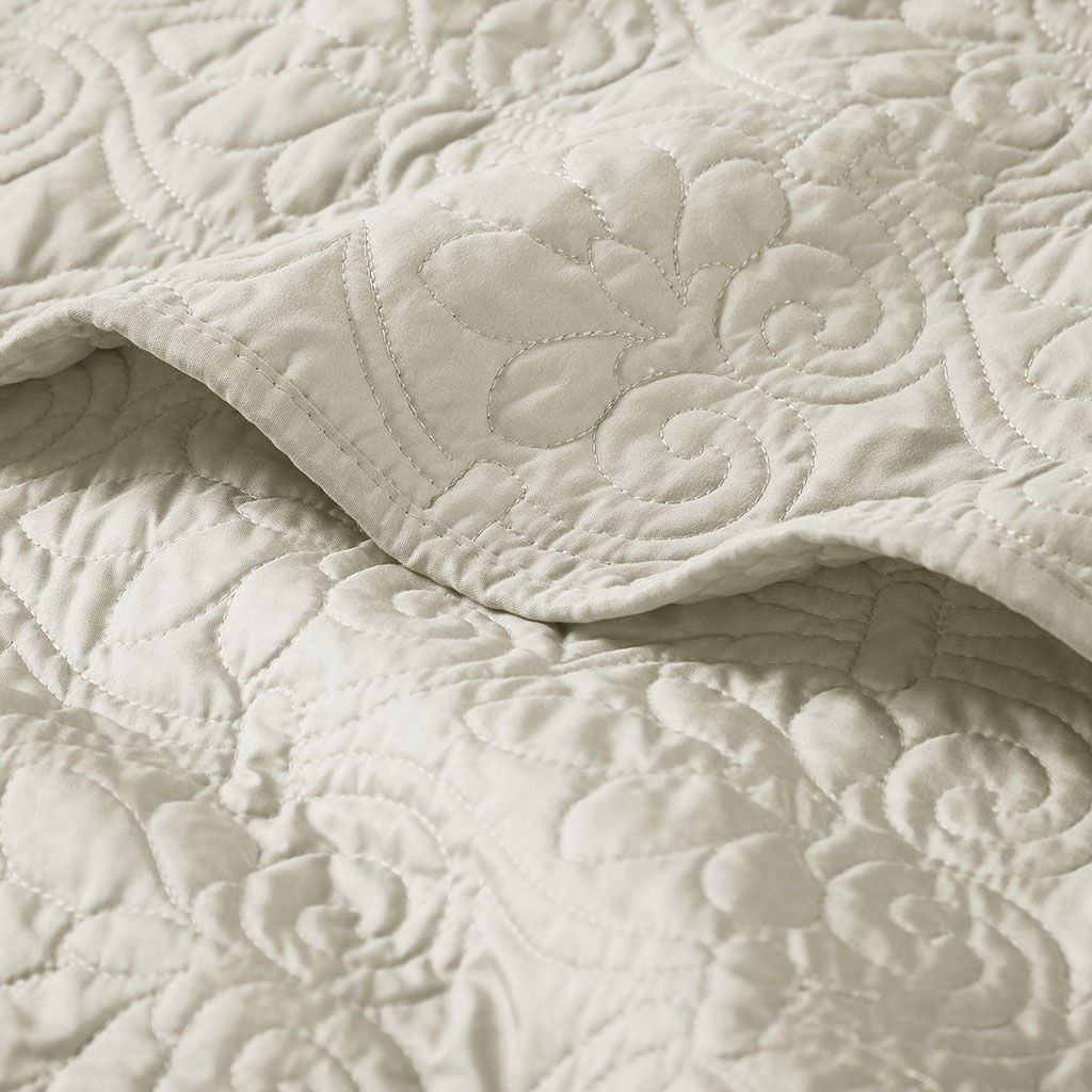 Quebec - Oversized Quilted Throw - Ivory