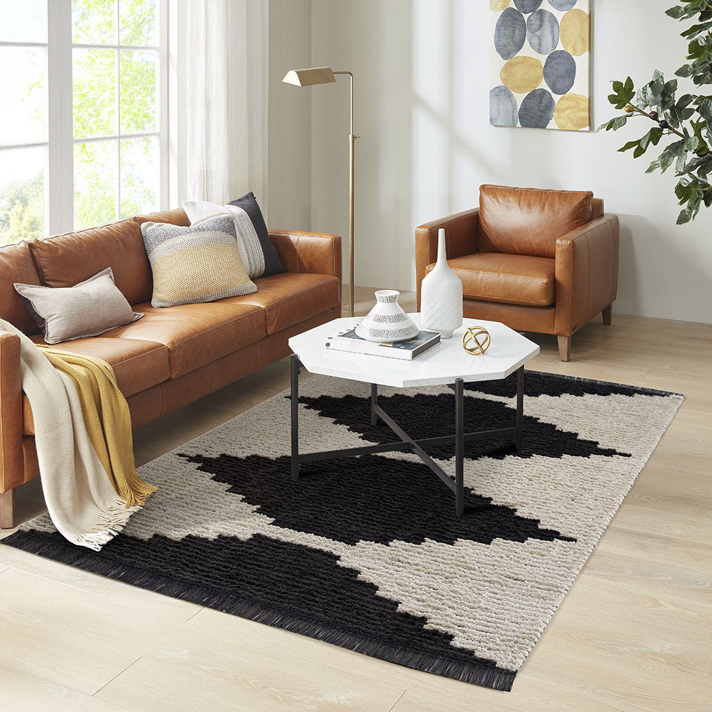 Amanda - 7' X 9' Modern Area Rug - Black / Ivory