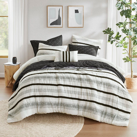 Carolina - 7 Piece King/California King Stripe Comforter And Quilt Set - Black Madison Park