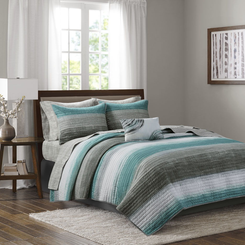 Saben - California King Complete Reversible Coverlet And Sheet Set - Aqua